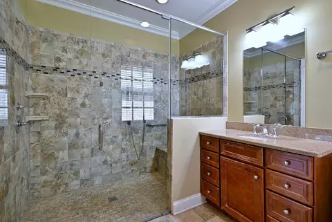 Bath - 1430 Park Ave, River Forest, IL 60305 photo 3 of 9