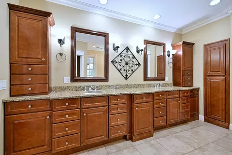 Bath - 1430 Park Ave, River Forest, IL 60305 photo 4 of 9