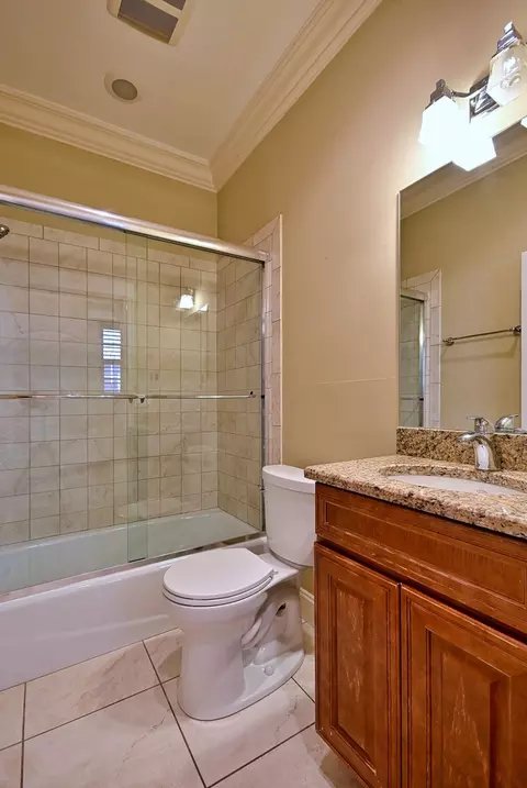 Bath - 1430 Park Ave, River Forest, IL 60305 photo 8 of 9