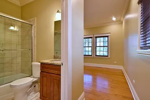 Bath - 1430 Park Ave, River Forest, IL 60305 photo 1 of 9