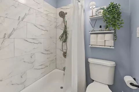 Bath - 1774 Gloucester Ct #C, Wheaton, IL 60189 photo 3 of 3
