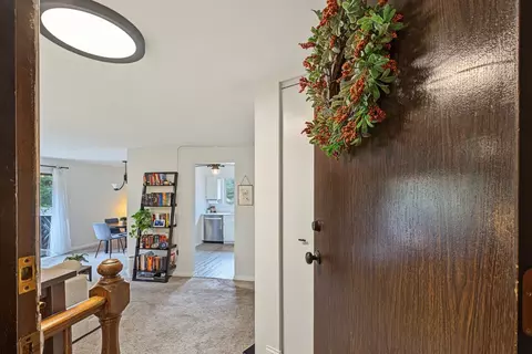 Entry Way - 1774 Gloucester Ct #C, Wheaton, IL 60189 photo 2 of 3