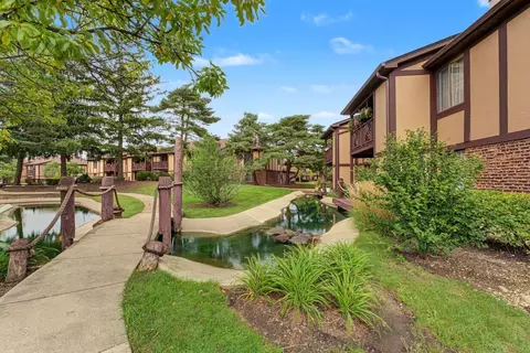 Exterior - 1774 Gloucester Ct #C, Wheaton, IL 60189 photo 5 of 8