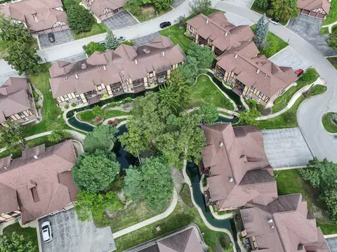 View/Area - 1774 Gloucester Ct #C, Wheaton, IL 60189 photo 4 of 4