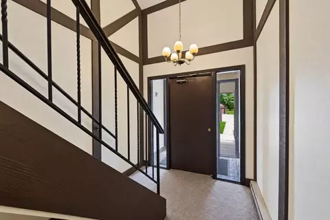 Entry Way - 1774 Gloucester Ct #C, Wheaton, IL 60189 photo 1 of 3