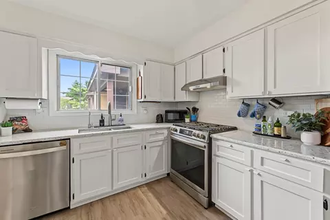 Kitchen - 1774 Gloucester Ct #C, Wheaton, IL 60189 photo 2 of 3