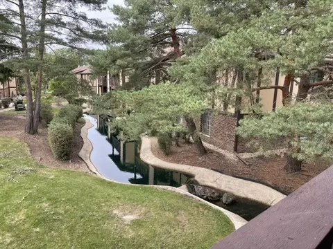 View/Area - 1774 Gloucester Ct #C, Wheaton, IL 60189 photo 2 of 4