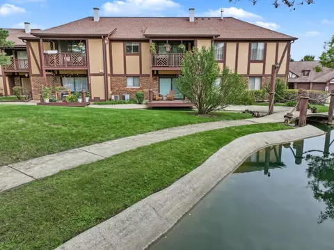 Exterior - 1774 Gloucester Ct #C, Wheaton, IL 60189 photo 7 of 8