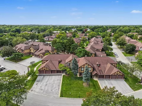 View/Area - 1774 Gloucester Ct #C, Wheaton, IL 60189 photo 1 of 4