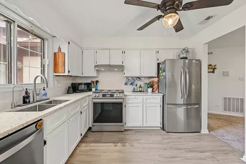 Kitchen - 1774 Gloucester Ct #C, Wheaton, IL 60189 photo 3 of 3