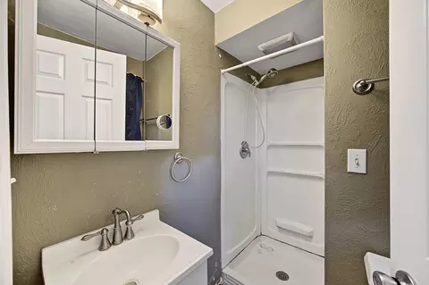 Bath - 954 E Madison St, Morton, IL 61550 photo 3 of 3