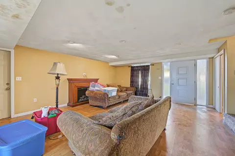 Living - 954 E Madison St, Morton, IL 61550 photo 2 of 4