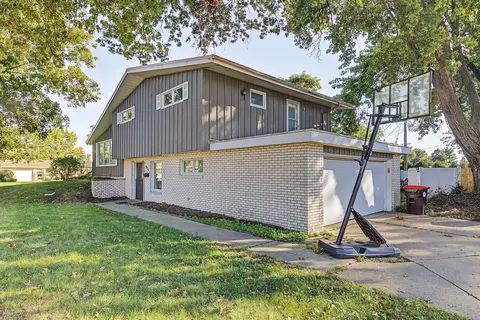 Exterior - 954 E Madison St, Morton, IL 61550 photo 2 of 7