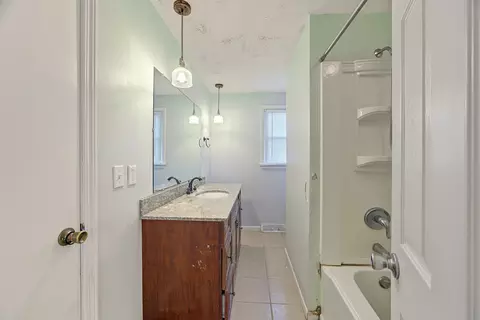 Bath - 954 E Madison St, Morton, IL 61550 photo 2 of 3