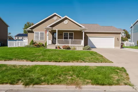 501 Newcastle Dr, Mackinaw, IL 61755