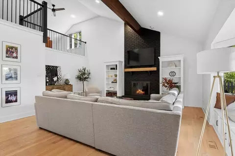 Living - 1112 Colgate Ct, Naperville, IL 60565 photo 2 of 2