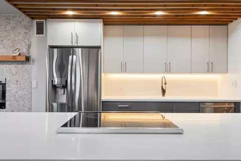Kitchen - 222 E Pearson St #2002, Chicago, IL 60611 photo 4 of 5