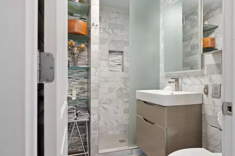 Bath - 222 E Pearson St #2002, Chicago, IL 60611 photo 1 of 2