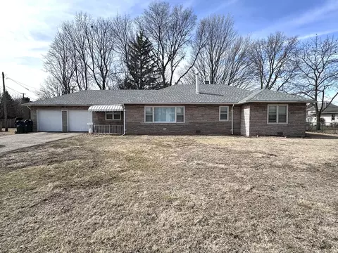 1107 Locust St, Sterling, IL 61081