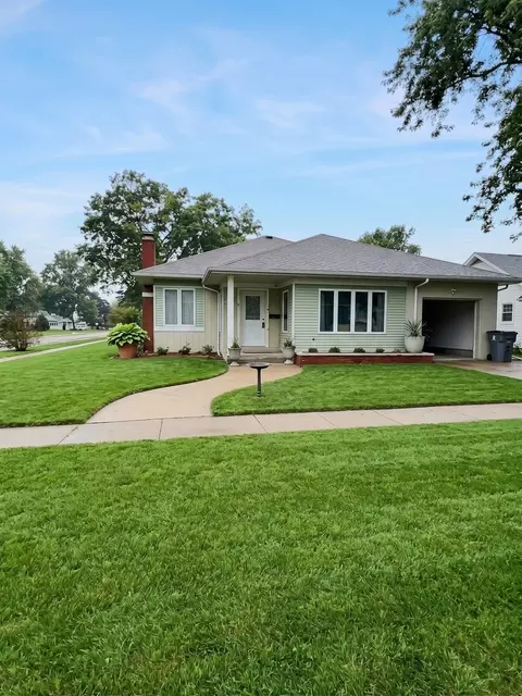 501 9th Ave, Dewitt, IA 52742
