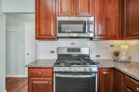 Kitchen - 2833 Waterfront Ave, Algonquin, IL 60102 photo 4 of 4