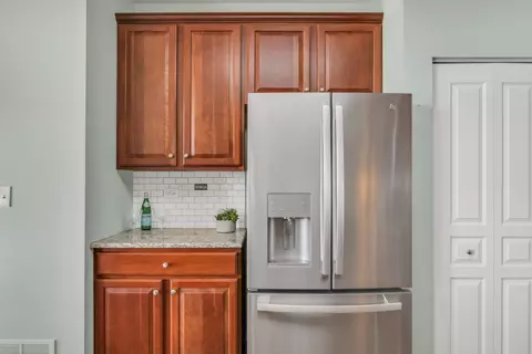 Kitchen - 2833 Waterfront Ave, Algonquin, IL 60102 photo 3 of 4