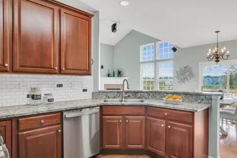 Kitchen - 2833 Waterfront Ave, Algonquin, IL 60102 photo 2 of 4