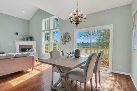 Dining - 2833 Waterfront Ave, Algonquin, IL 60102 photo 2 of 2