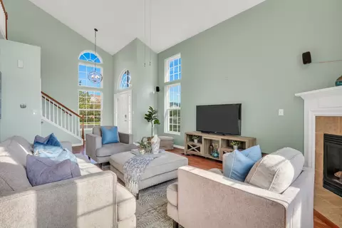 Living - 2833 Waterfront Ave, Algonquin, IL 60102 photo 4 of 6