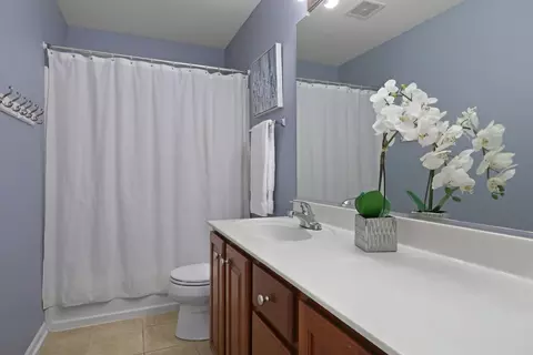 Bath - 2833 Waterfront Ave, Algonquin, IL 60102 photo 2 of 4