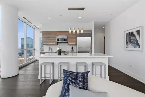 Kitchen - 110 W Superior St #1602, Chicago, IL 60654 photo 3 of 6