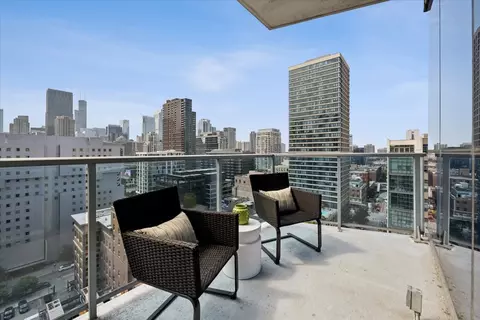 Exterior - 110 W Superior St #1602, Chicago, IL 60654 photo 1 of 2