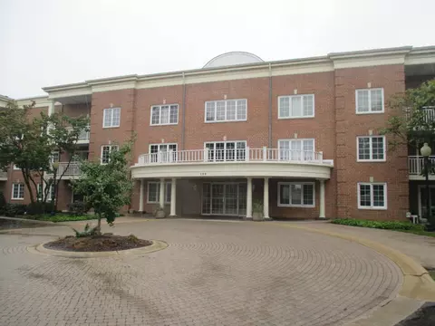 126 Day St #209, Bloomingdale, IL 60108