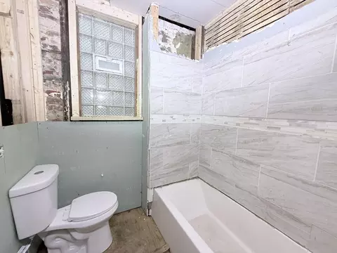 Bath - 6835 S Champlain Ave, Chicago, IL 60637 photo 2 of 2