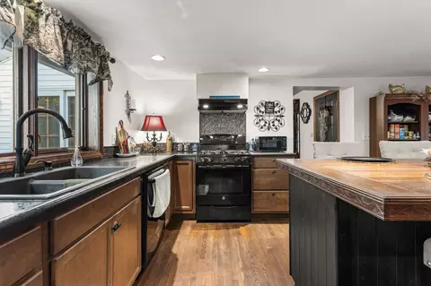 Kitchen - 280 S Plum St, Bement, IL 61813 photo 3 of 6