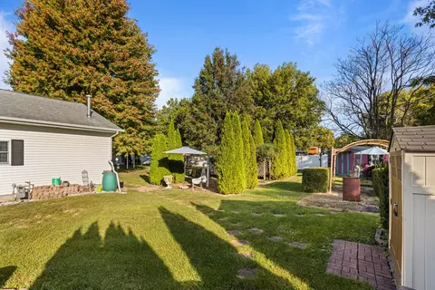 Exterior - 280 S Plum St, Bement, IL 61813 photo 8 of 9