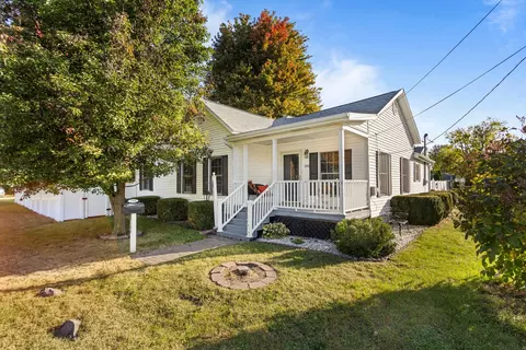 Exterior - 280 S Plum St, Bement, IL 61813 photo 2 of 9