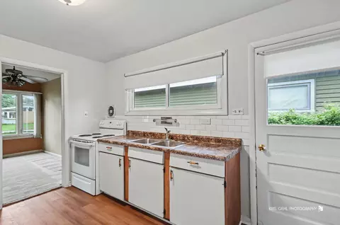 Kitchen - 16 W Jeffery Ave, Wheeling, IL 60090 photo 2 of 2