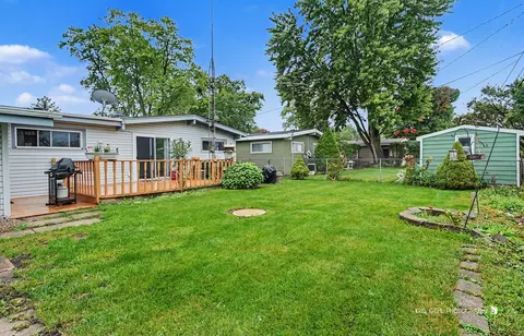 Exterior - 16 W Jeffery Ave, Wheeling, IL 60090 photo 5 of 6