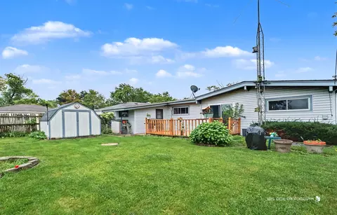 Exterior - 16 W Jeffery Ave, Wheeling, IL 60090 photo 4 of 6