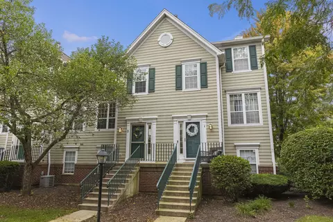 1105 Village Center Pkwy #2, Aurora, IL 60506