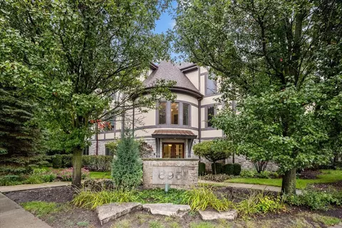 695 Roger Williams Ave #301, Highland Park, IL 60035