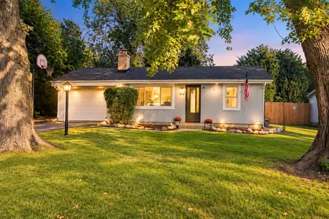 3914 Woodstock St, Wonder Lake, IL 60097