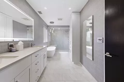 Bath - Undisclosed, Chicago, IL 60657 photo 2 of 4