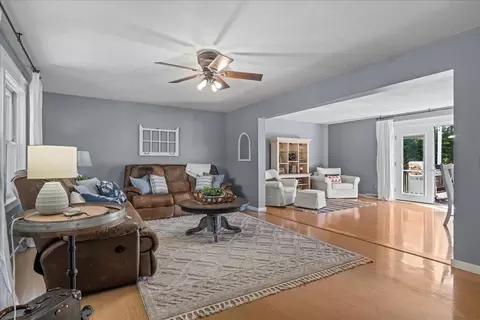 Living - 9 N424 Tamara Dr, Elgin, IL 60124 photo 1 of 2