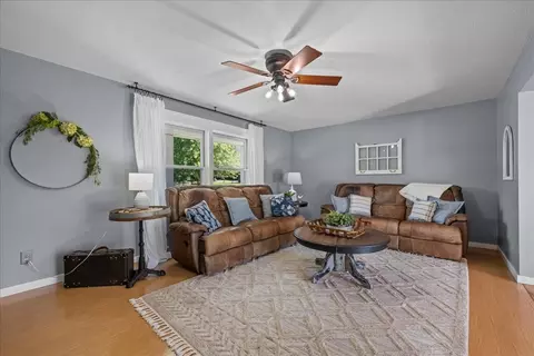 Living - 9 N424 Tamara Dr, Elgin, IL 60124 photo 2 of 2