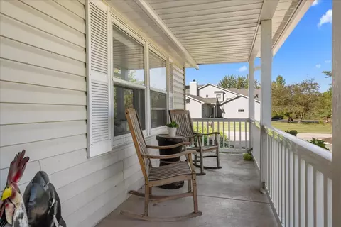Exterior - 9 N424 Tamara Dr, Elgin, IL 60124 photo 3 of 6