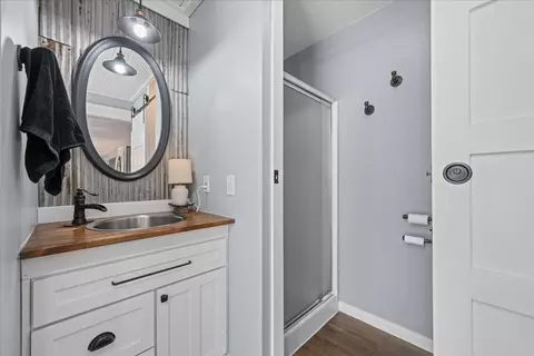 Bath - 9 N424 Tamara Dr, Elgin, IL 60124 photo 1 of 3