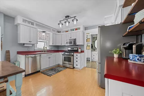 Kitchen - 9 N424 Tamara Dr, Elgin, IL 60124 photo 3 of 3