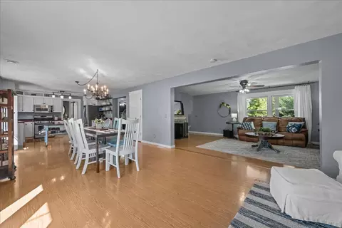 Dining - 9 N424 Tamara Dr, Elgin, IL 60124 photo 1 of 3